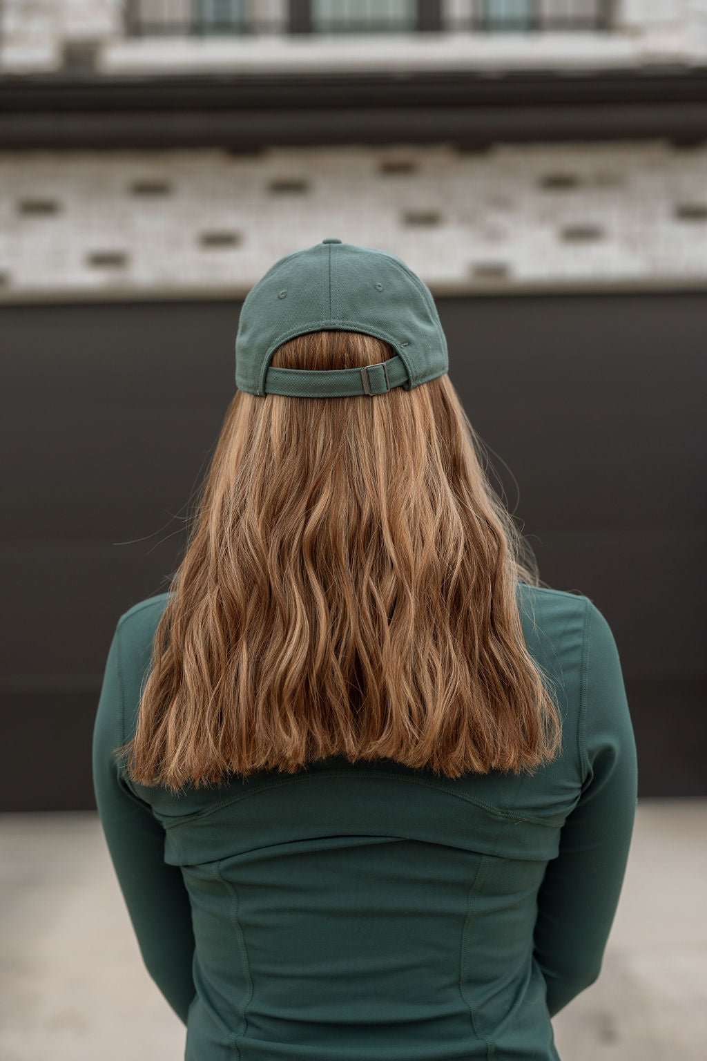 18" Bronde Midi Hat Wig