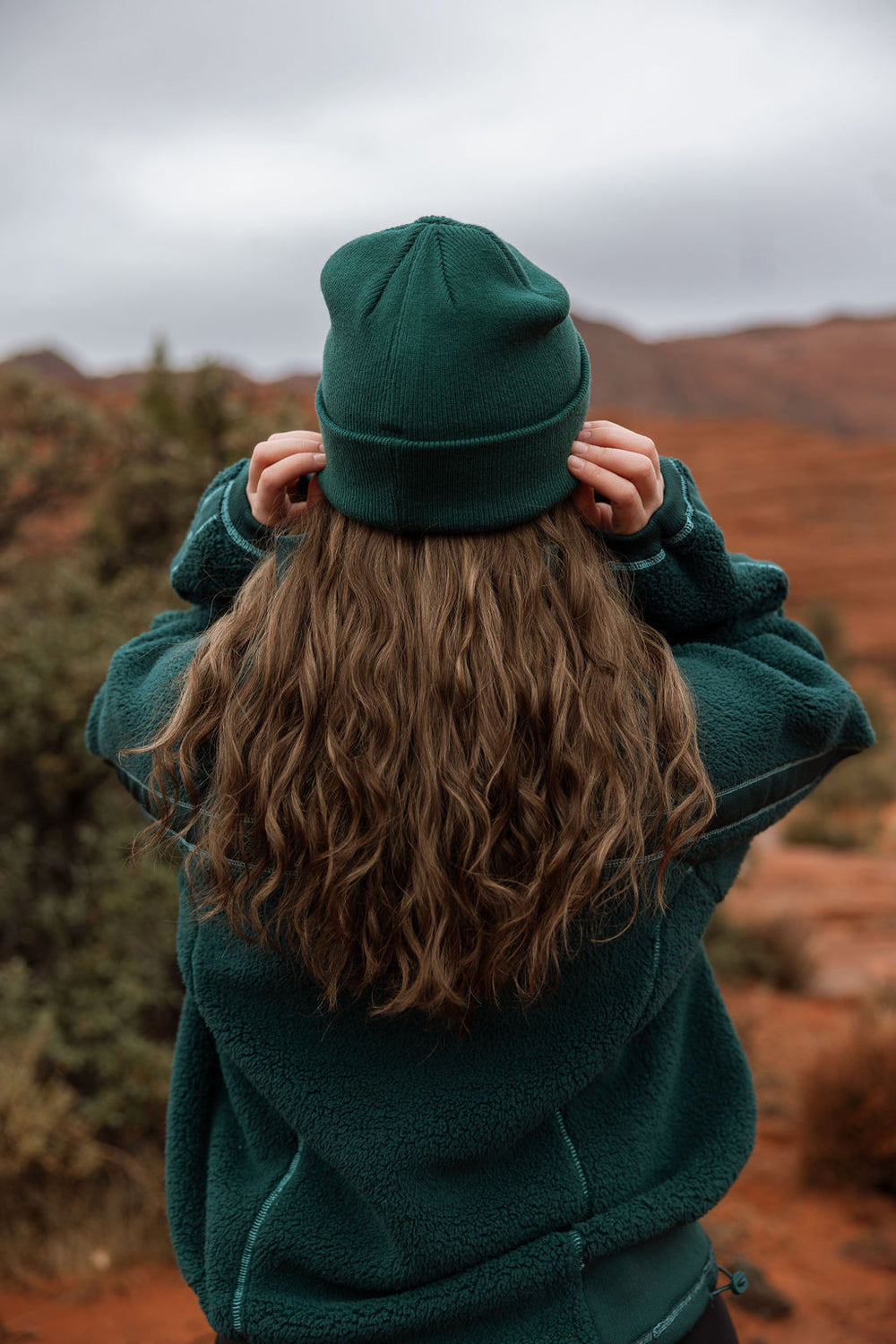 CLASSIC Highlighted Medium Brown Wavy Hat Wig