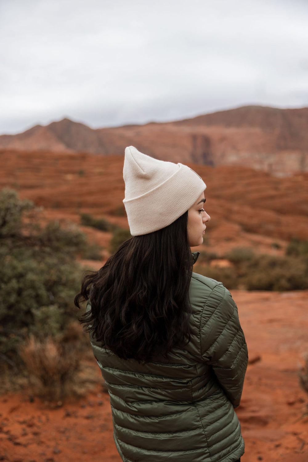 CLASSIC Black Wavy Hat Wig