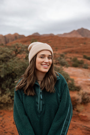 MIDI Highlighted Medium Brown Hat Wig