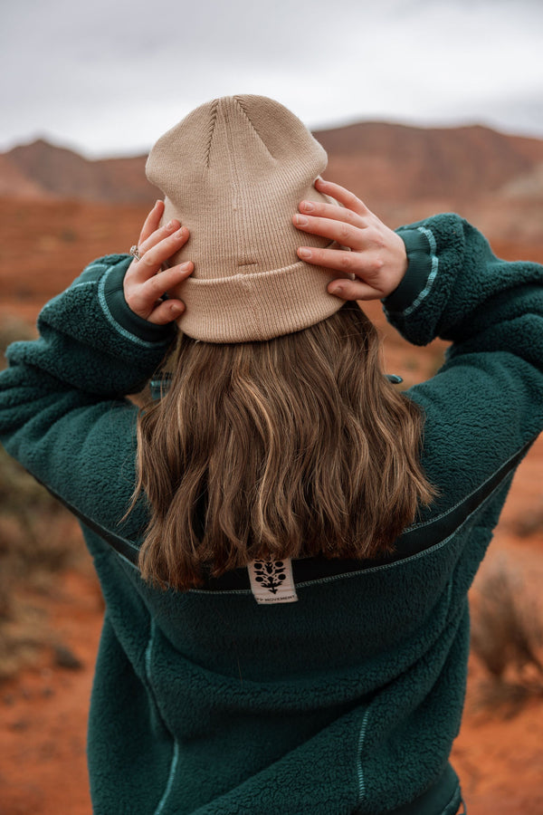 MIDI Highlighted Medium Brown Hat Wig