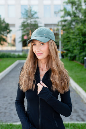 CLASSIC Bronde Wavy Hat Wig