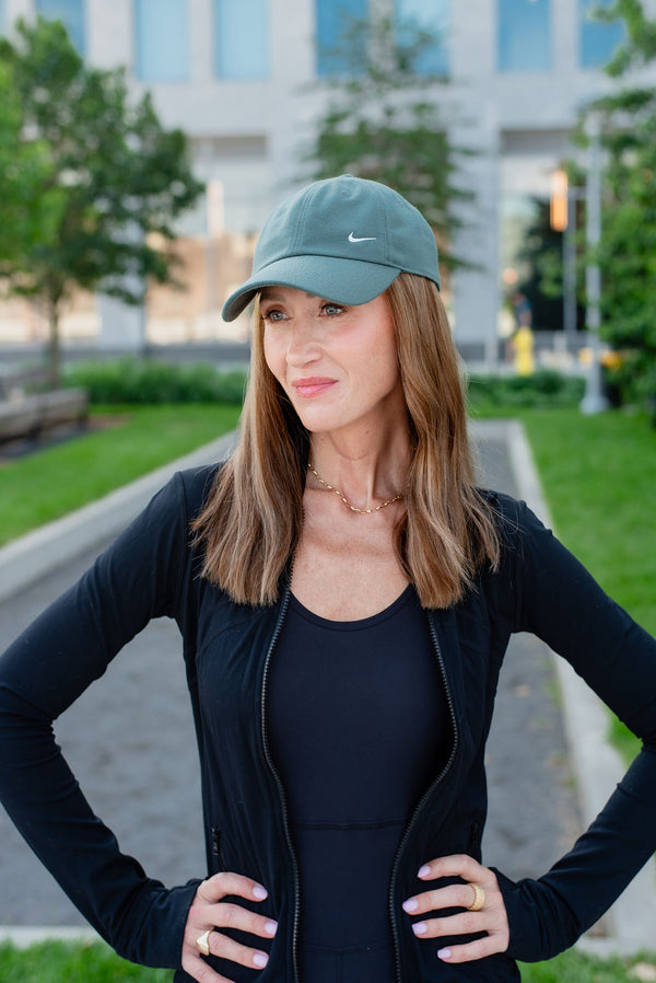 MIDI Bronde Hat Wig