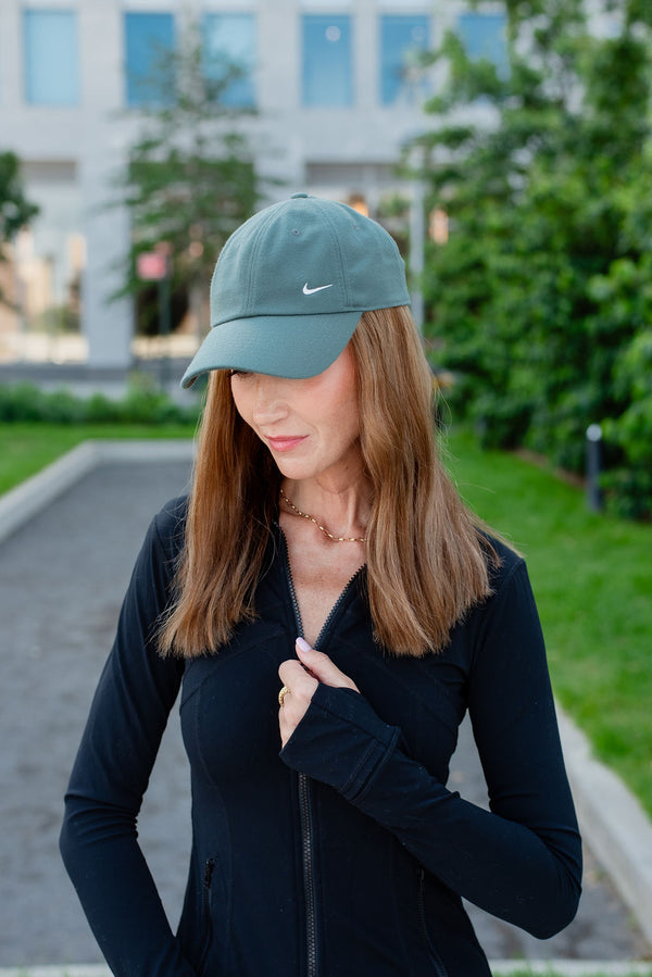 MIDI Bronde Hat Wig